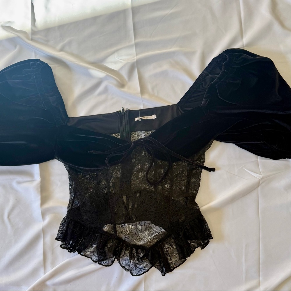 Tularosa Black Lace Women's Velvet Top